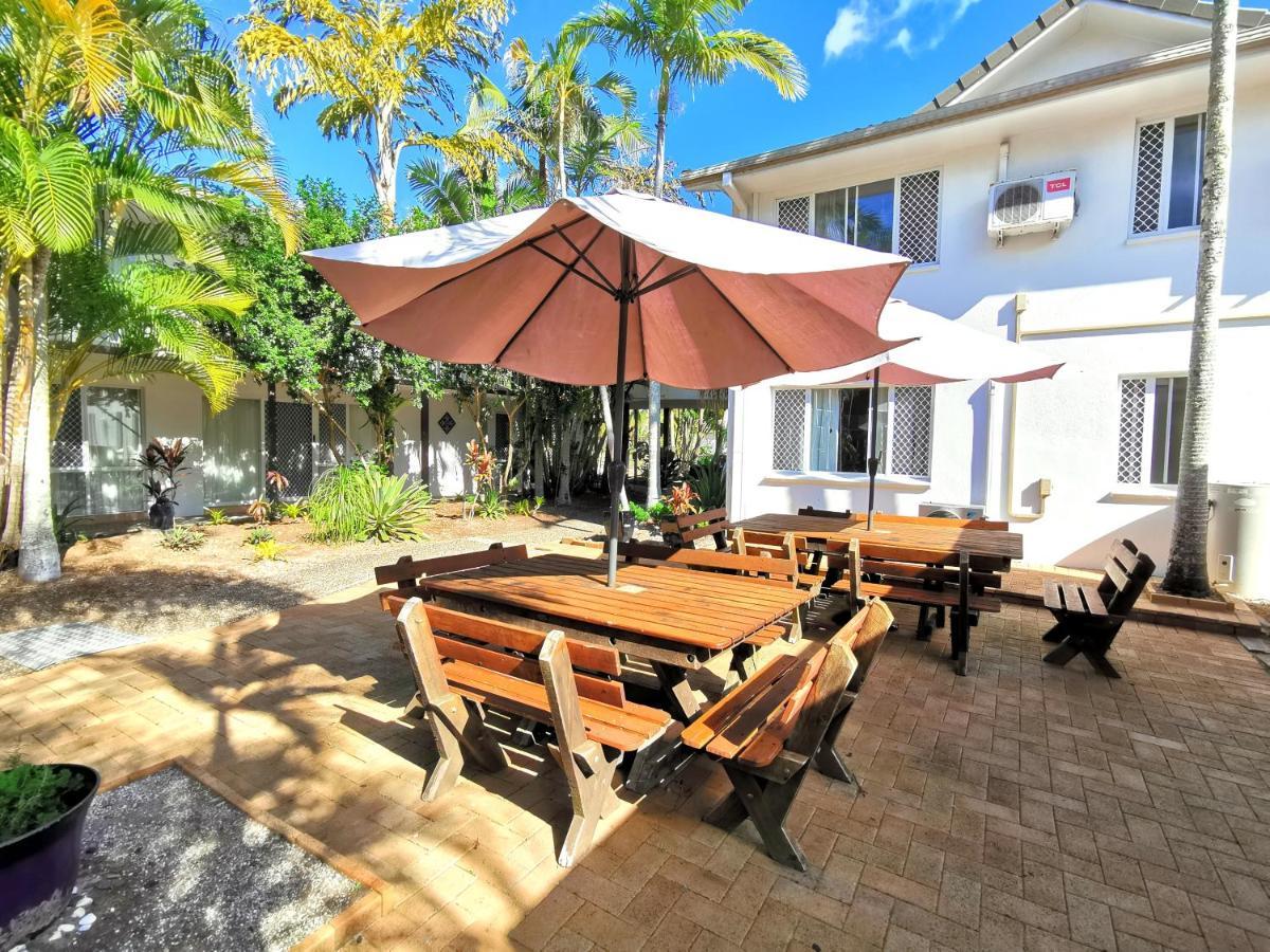 Bay Of Palms Hotel Gold Coast Exterior photo